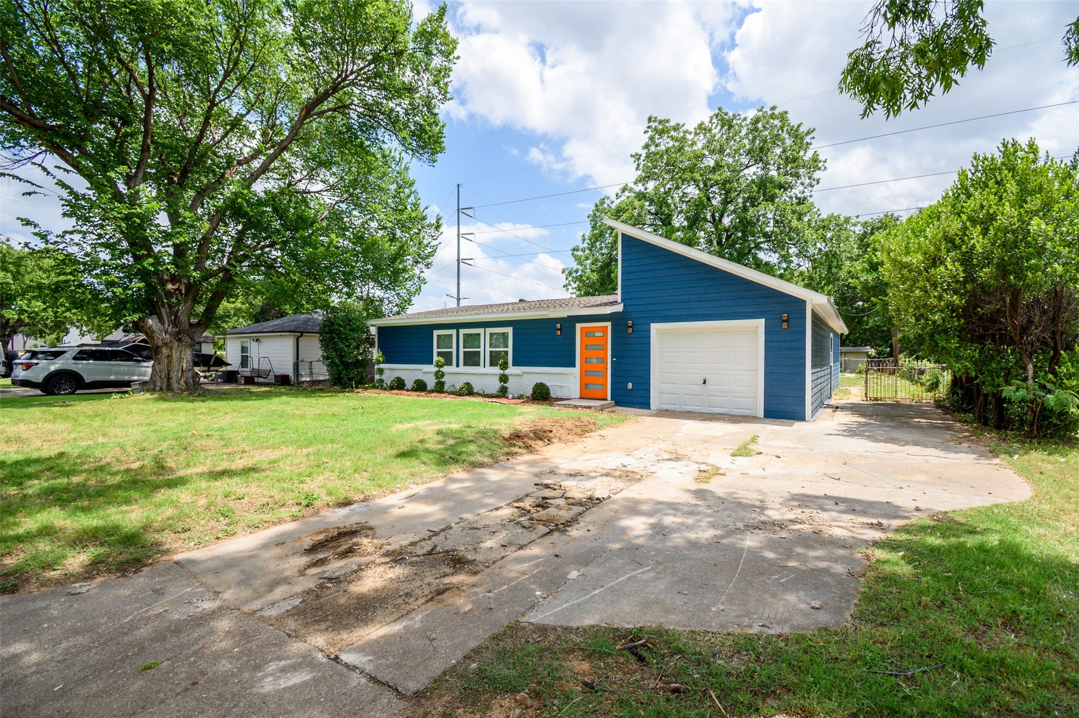 5305 Cahill Oval Street River Oaks TX 76114