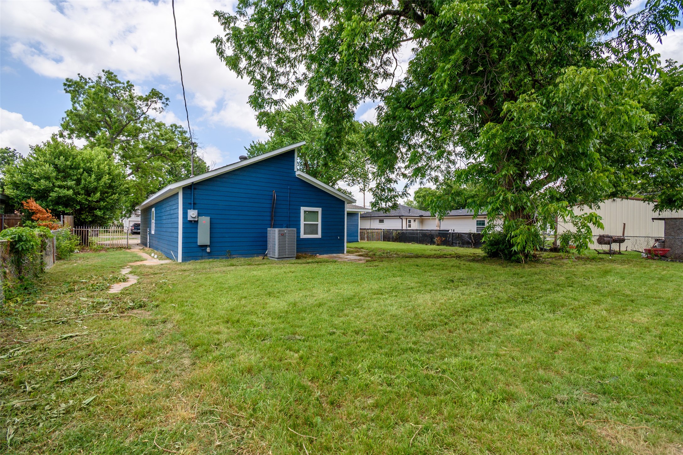 5305 Cahill Oval Street River Oaks TX 76114