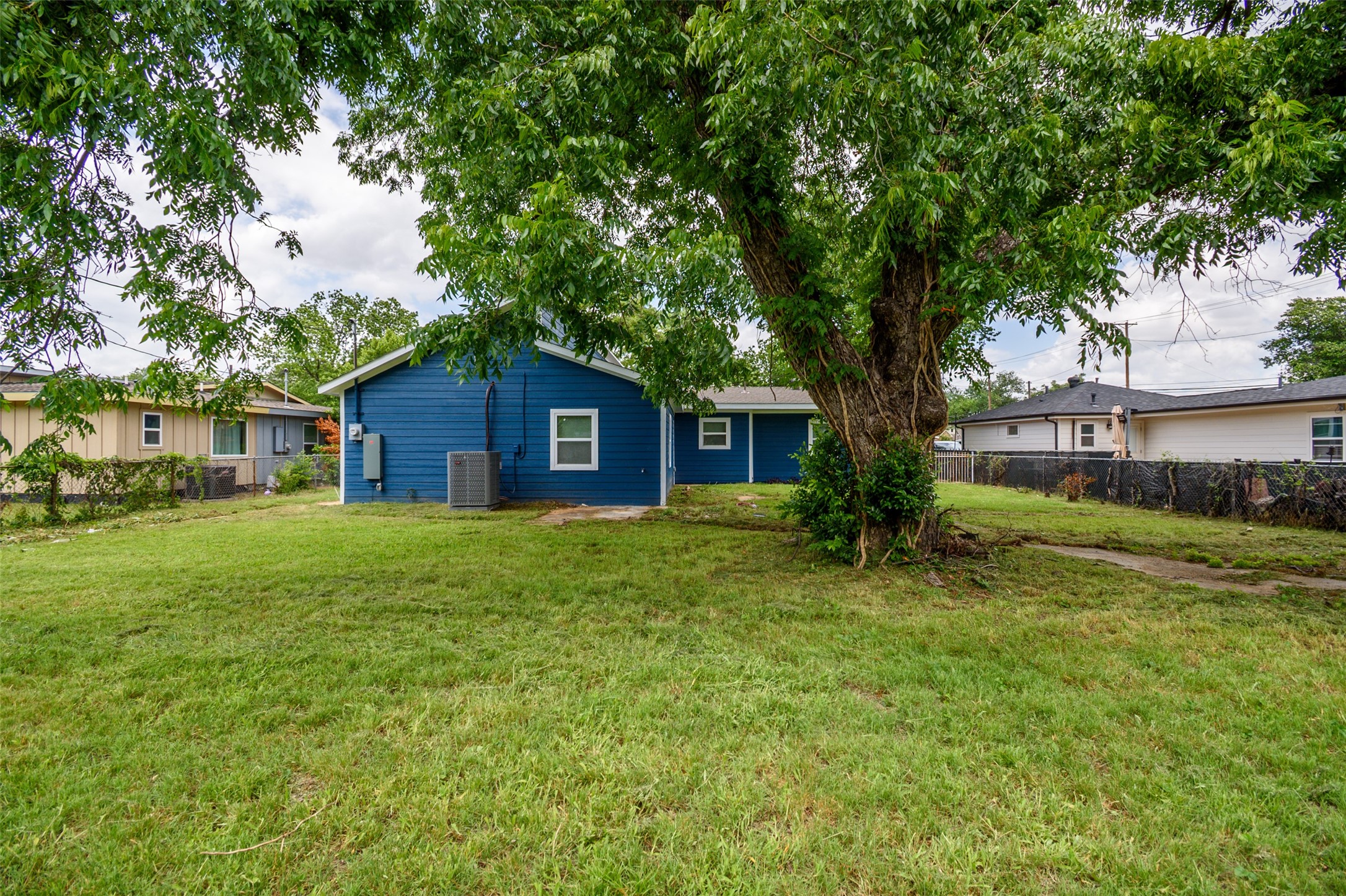 5305 Cahill Oval Street River Oaks TX 76114