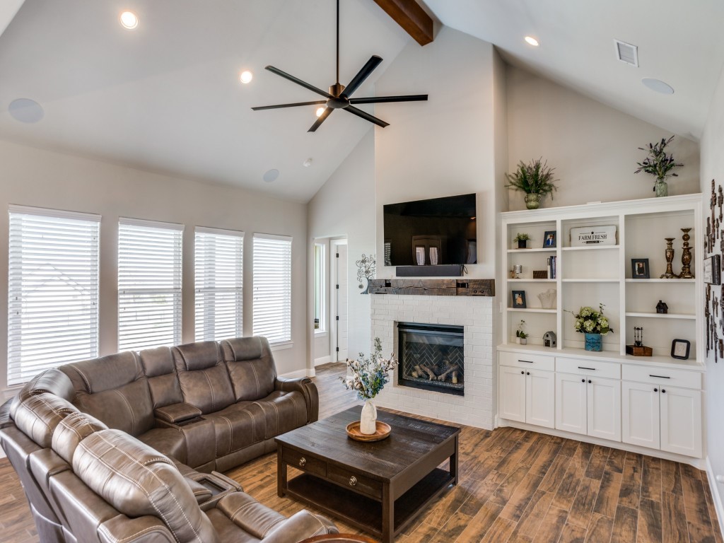 2000 Ragland Trail Azle TX 76020