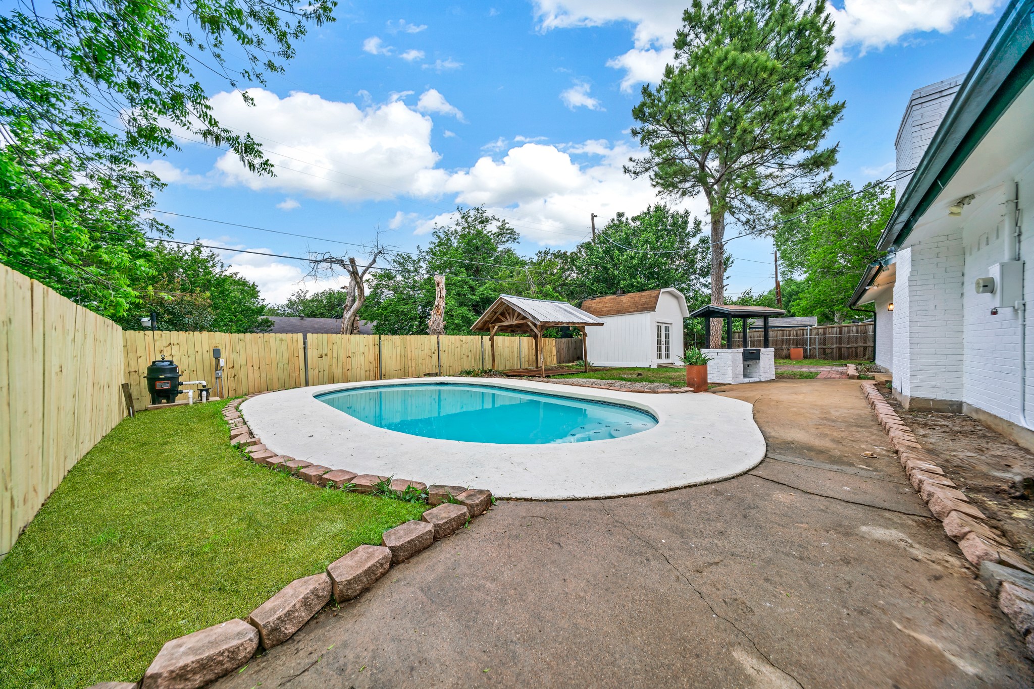 817 Savannah Way Bedford TX 76022