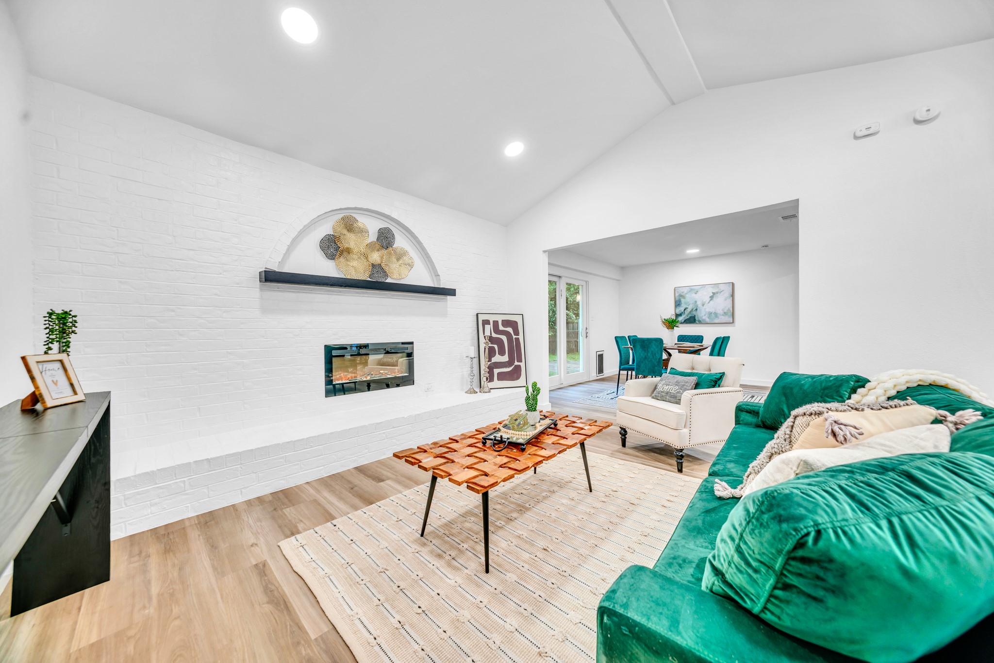 817 Savannah Way Bedford TX 76022