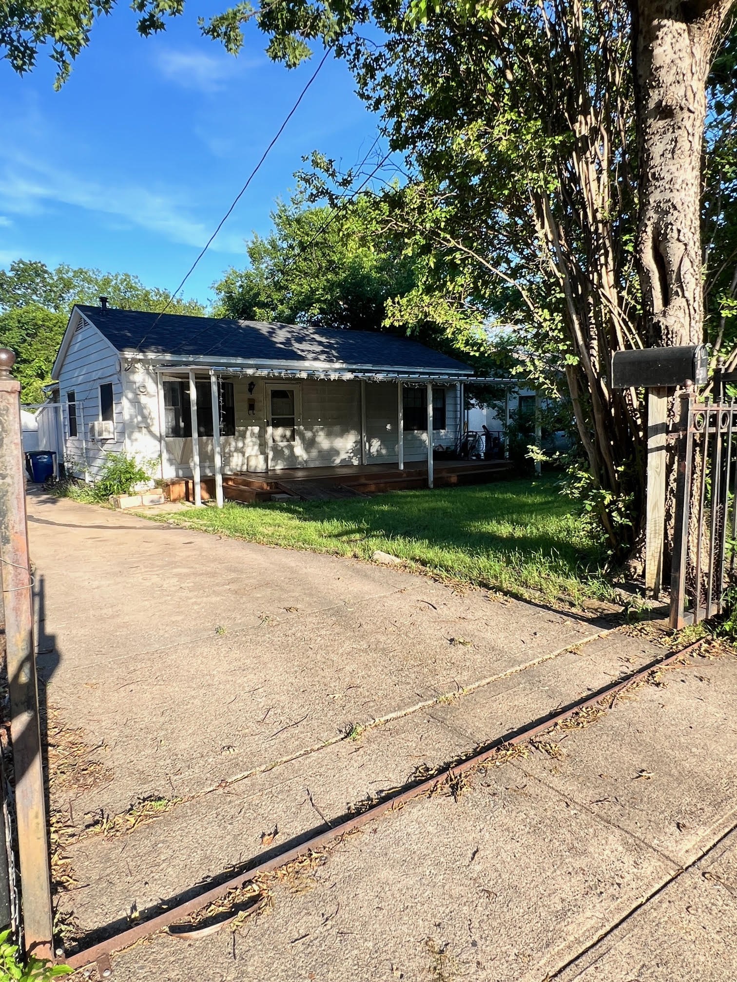 1122 Mclean Avenue Dallas TX 75211