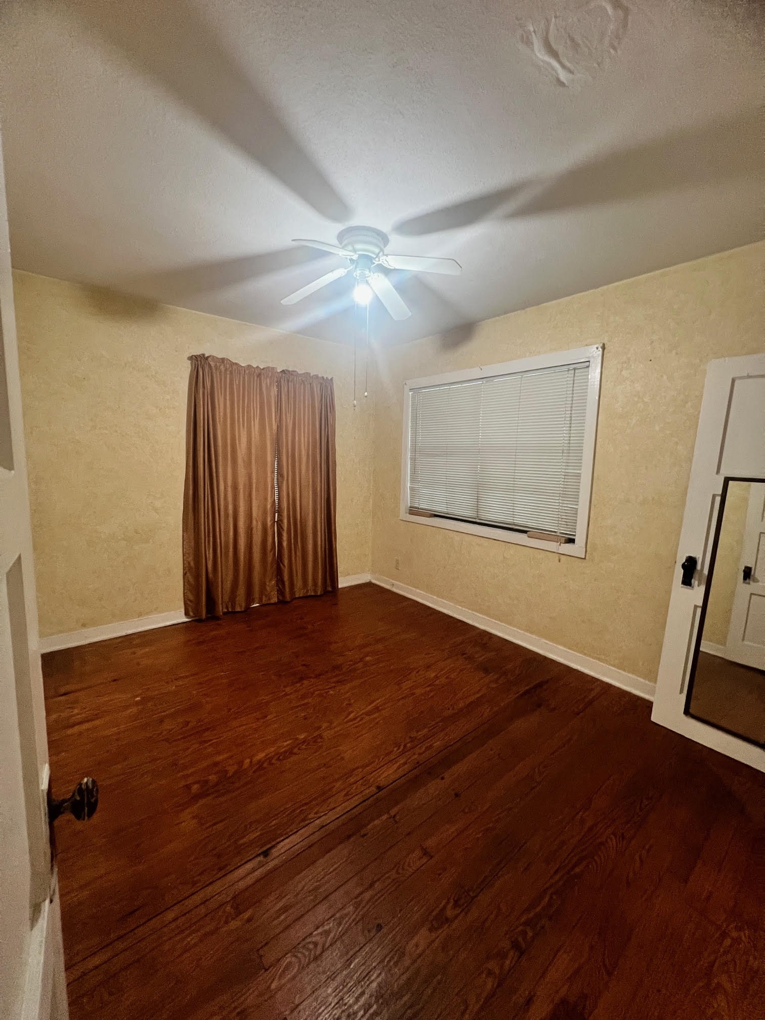 1122 Mclean Avenue Dallas TX 75211