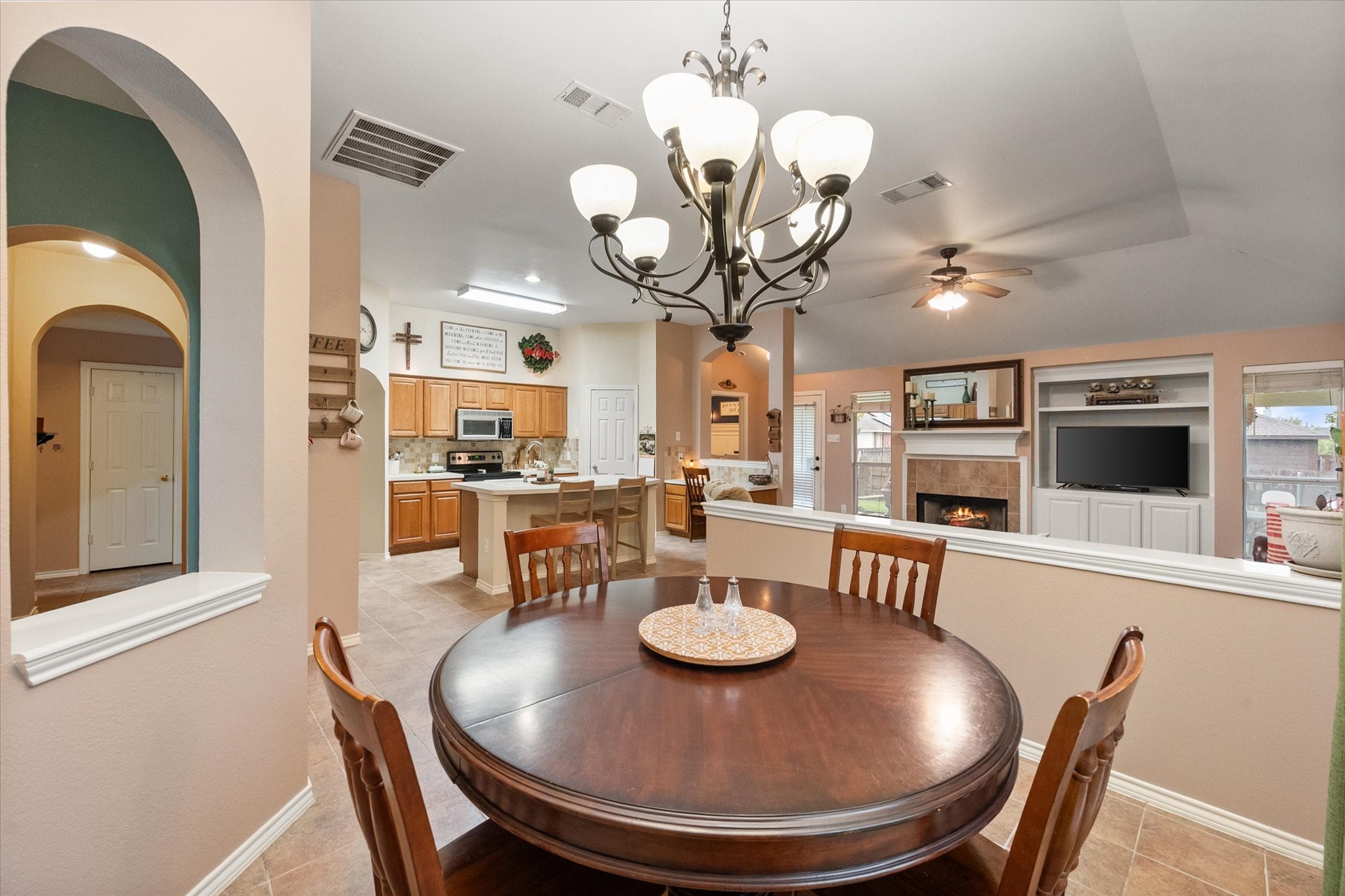 202 Creek Point Lane Arlington TX 76002