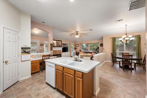 202 Creek Point Lane Arlington TX 76002