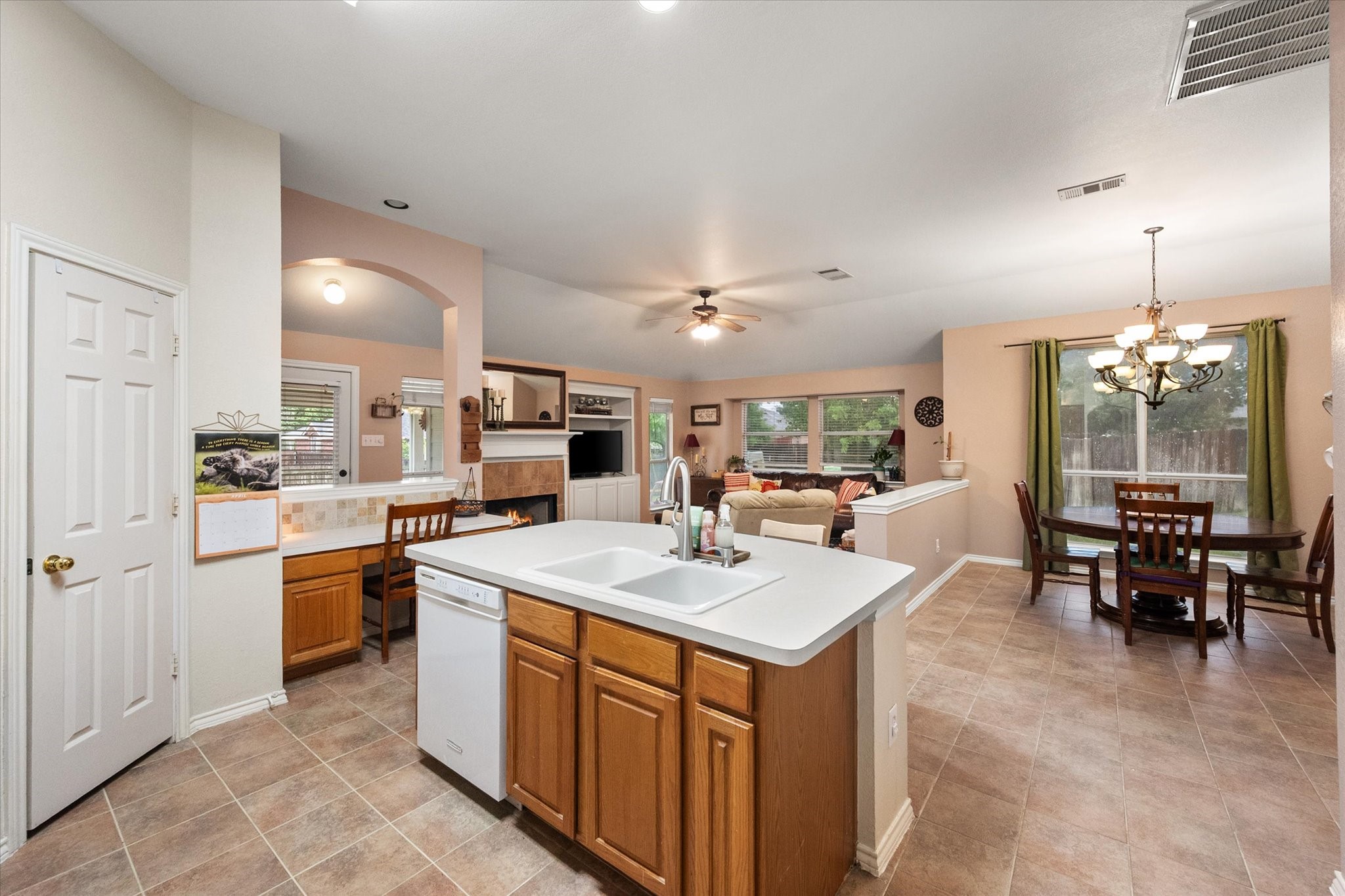 202 Creek Point Lane Arlington TX 76002