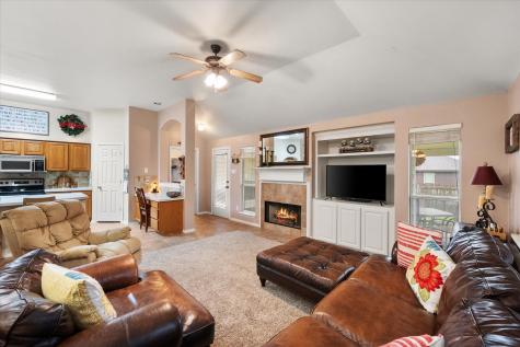 202 Creek Point Lane Arlington TX 76002
