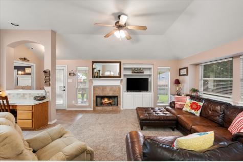 202 Creek Point Lane Arlington TX 76002