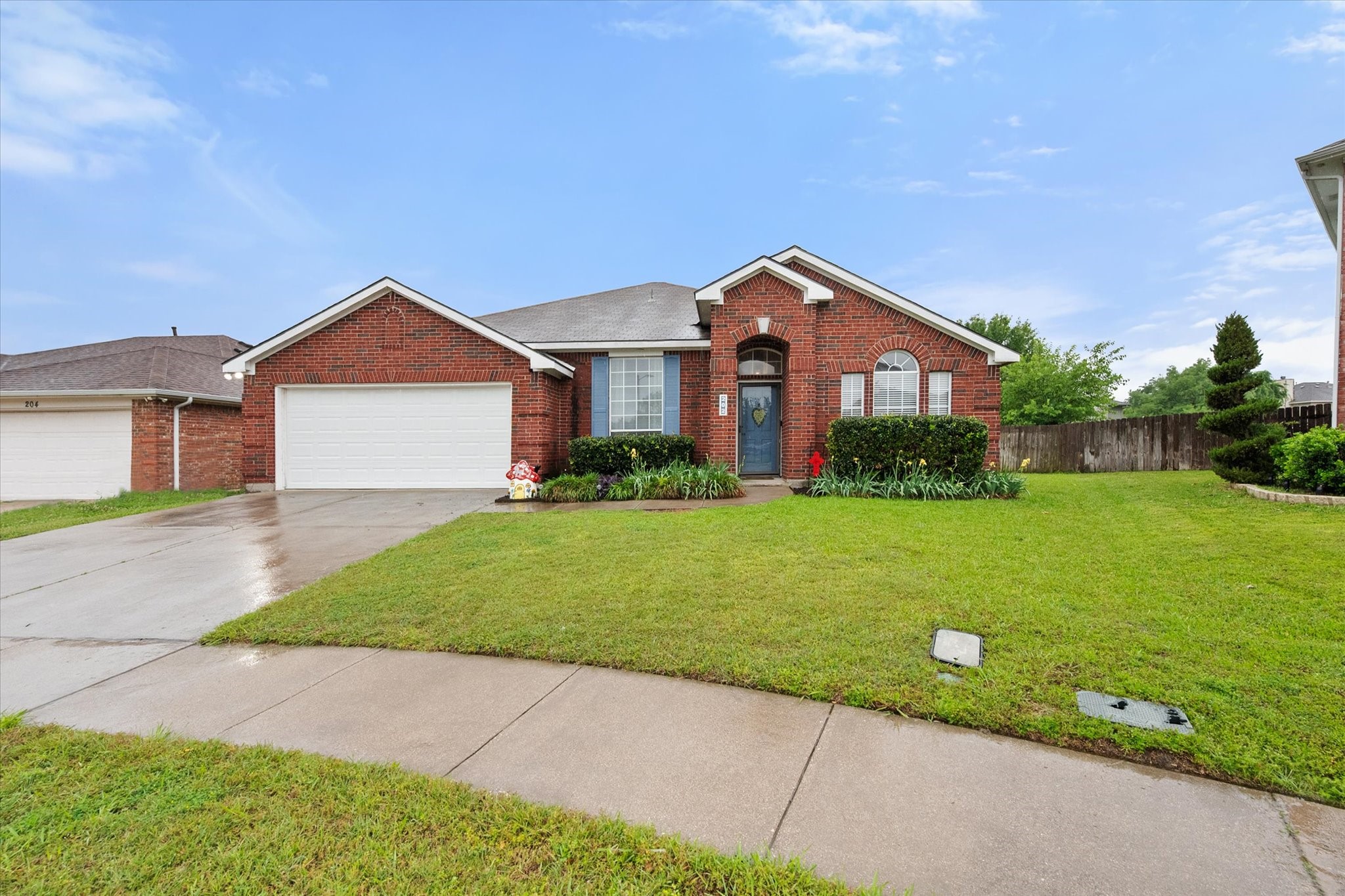 202 Creek Point Lane Arlington TX 76002