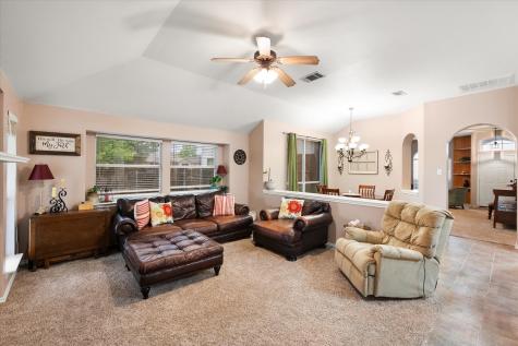 202 Creek Point Lane Arlington TX 76002