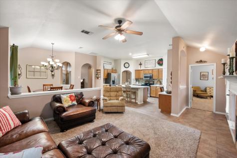 202 Creek Point Lane Arlington TX 76002