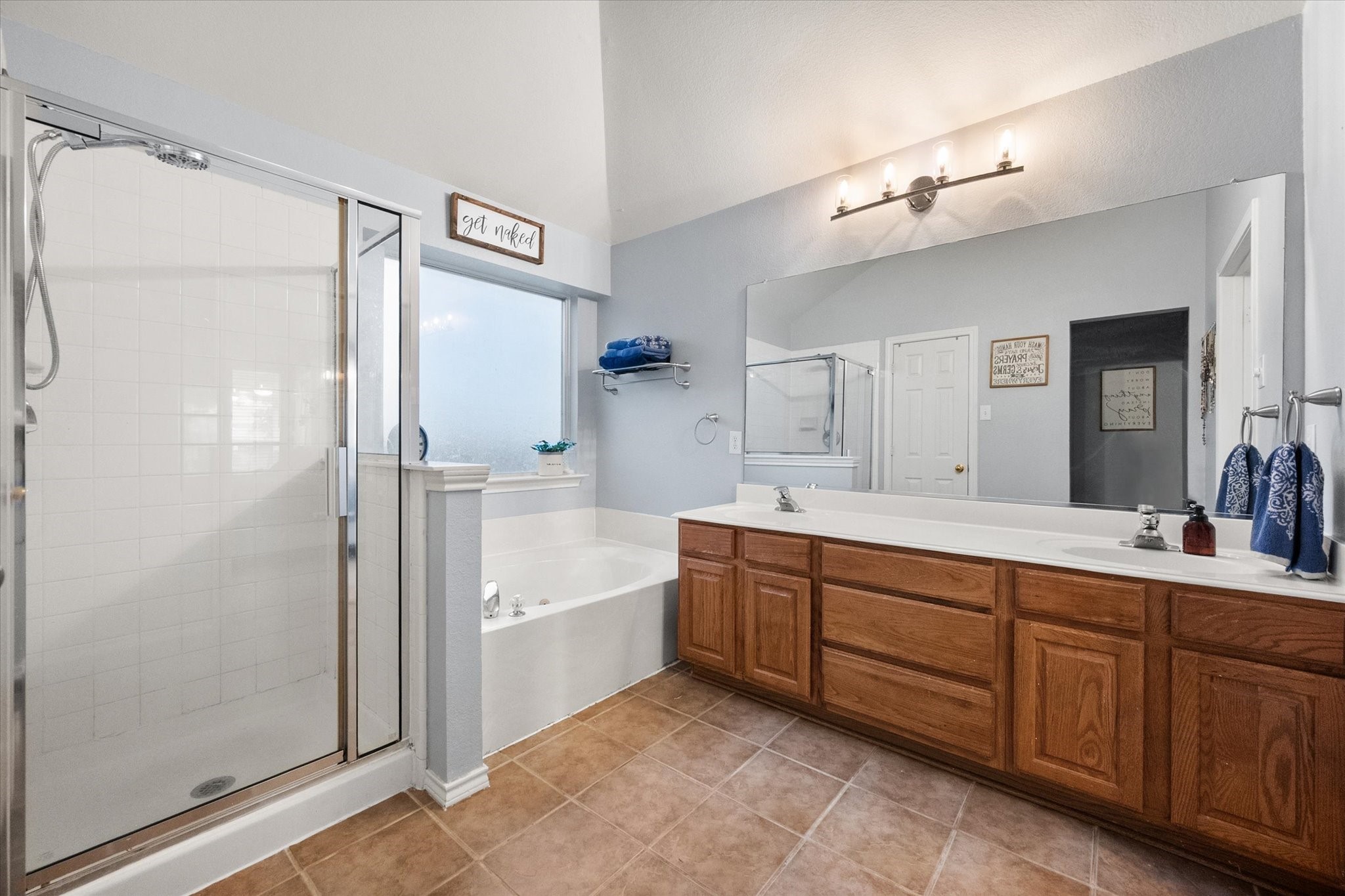 202 Creek Point Lane Arlington TX 76002