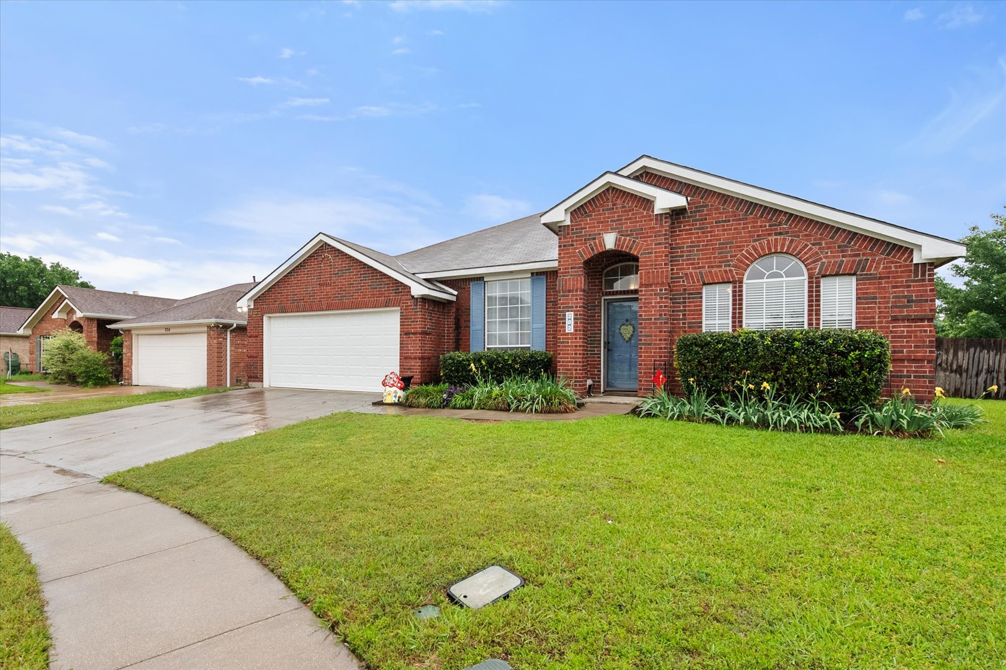 202 Creek Point Lane Arlington TX 76002