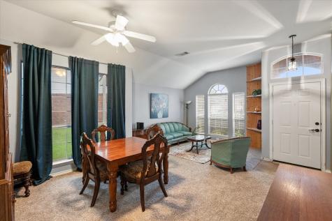 202 Creek Point Lane Arlington TX 76002