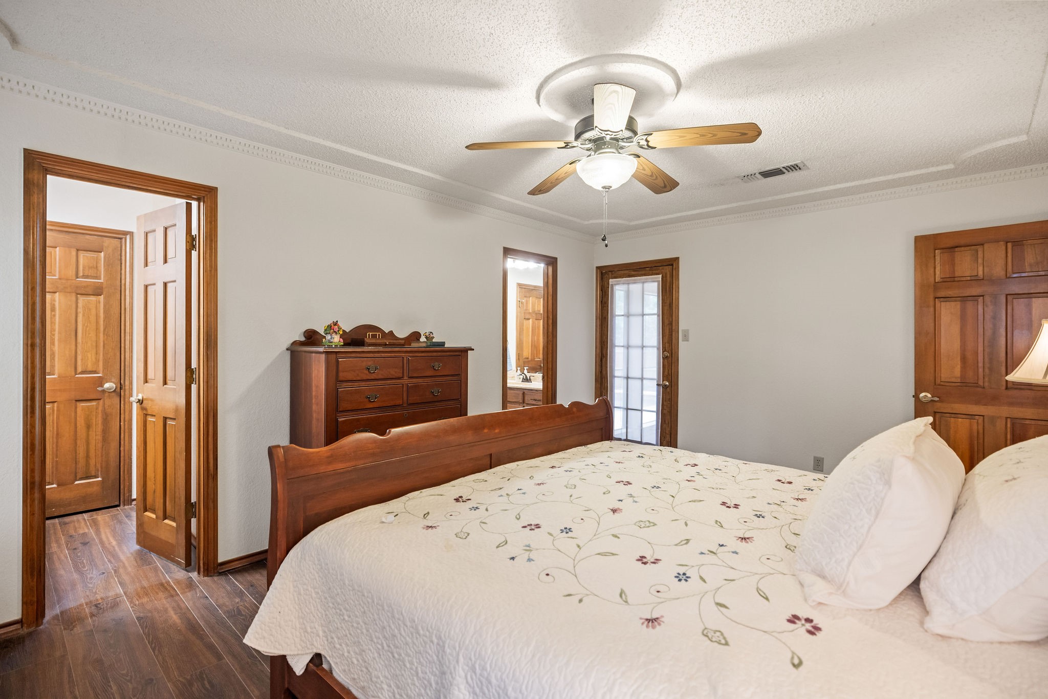 2036 Parkridge Court Hurst TX 76054
