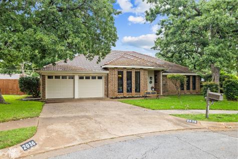 2036 Parkridge Court Hurst TX 76054