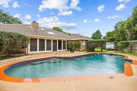 2036 Parkridge Court Hurst TX 76054
