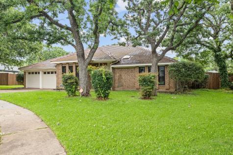 2036 Parkridge Court Hurst TX 76054