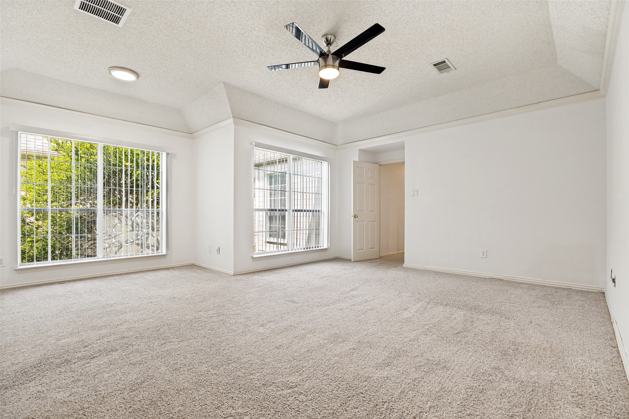 6086 Jereme Trail Dallas TX 75252