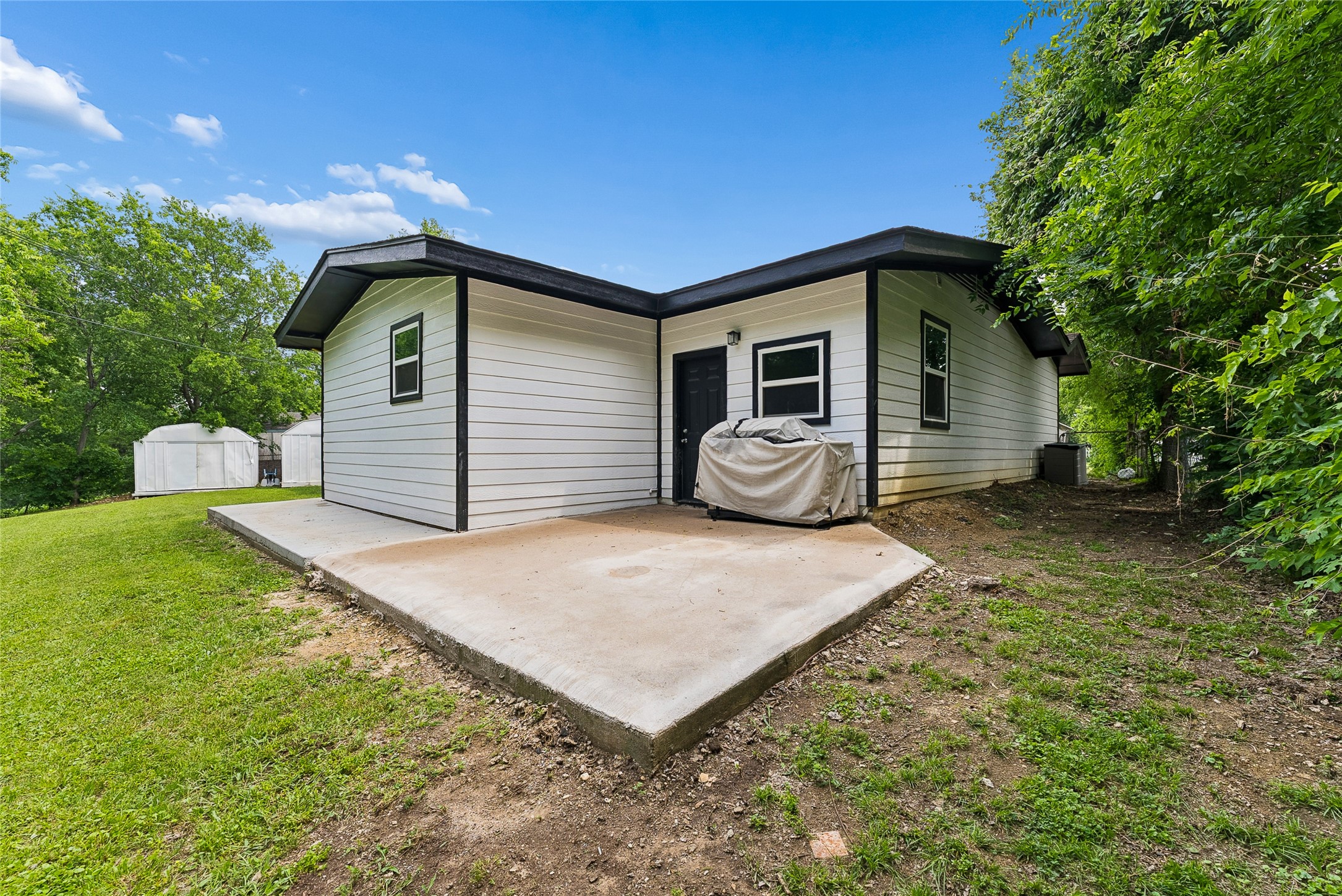1106 E Strong Parkway Grand Prairie TX 75050