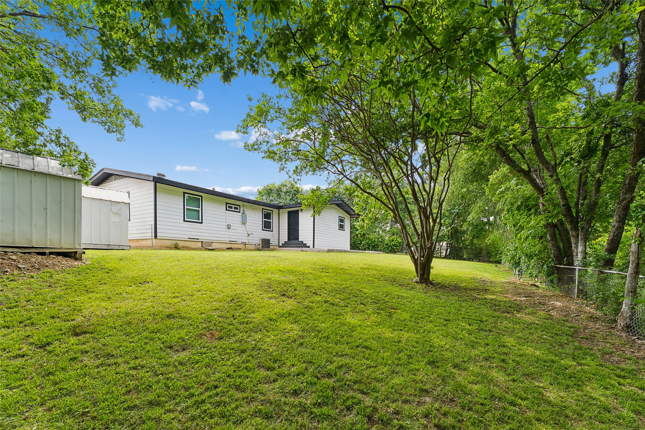 1106 E Strong Parkway Grand Prairie TX 75050