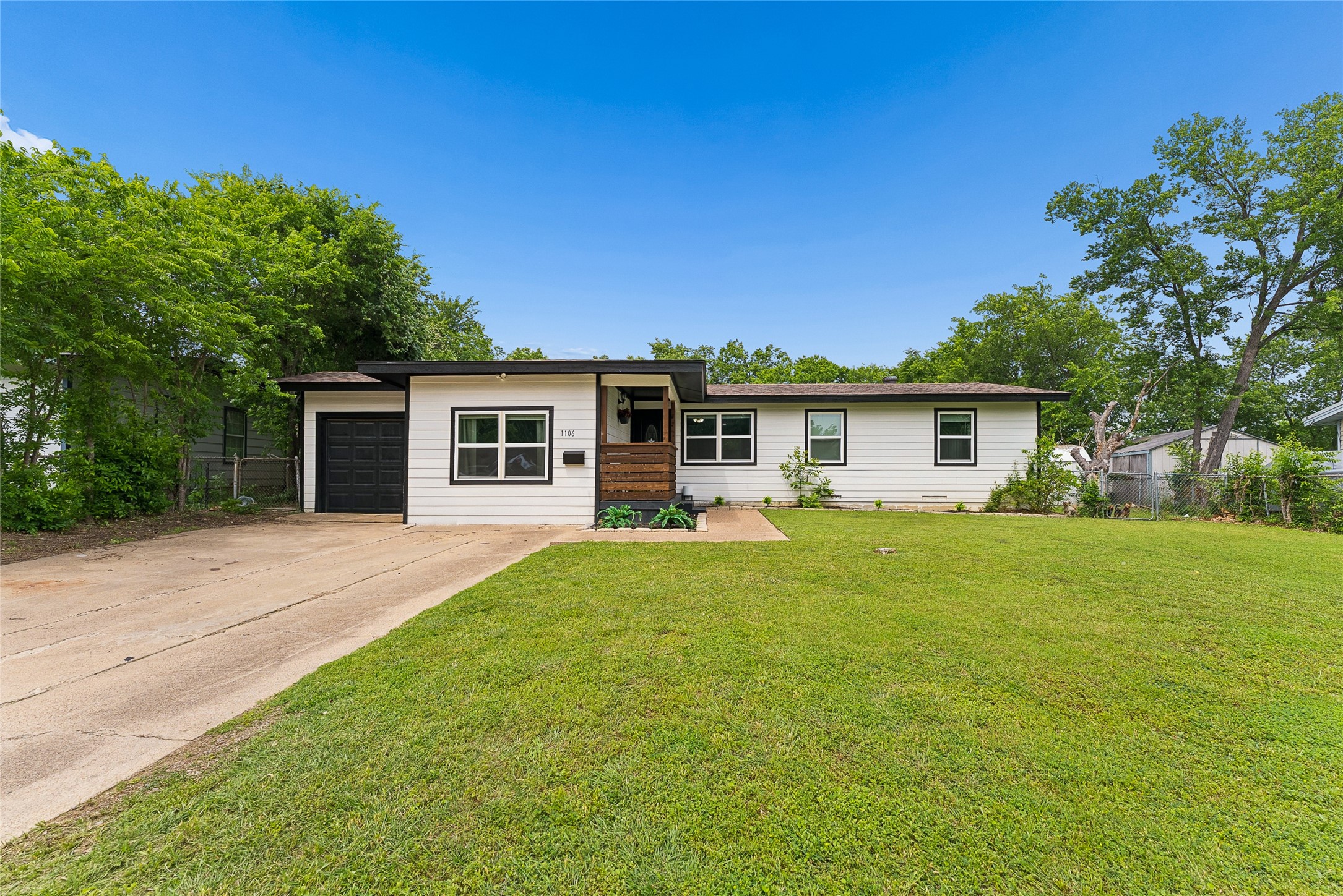 1106 E Strong Parkway Grand Prairie TX 75050