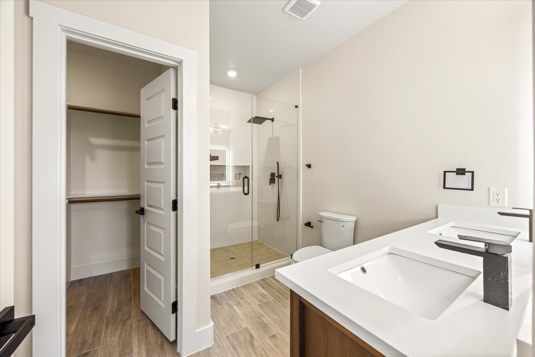 2314 Forest Hill Lane Granbury TX 76048