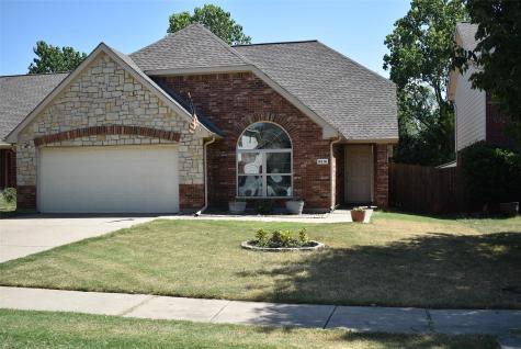 8916 Holliday Lane Aubrey TX 76227