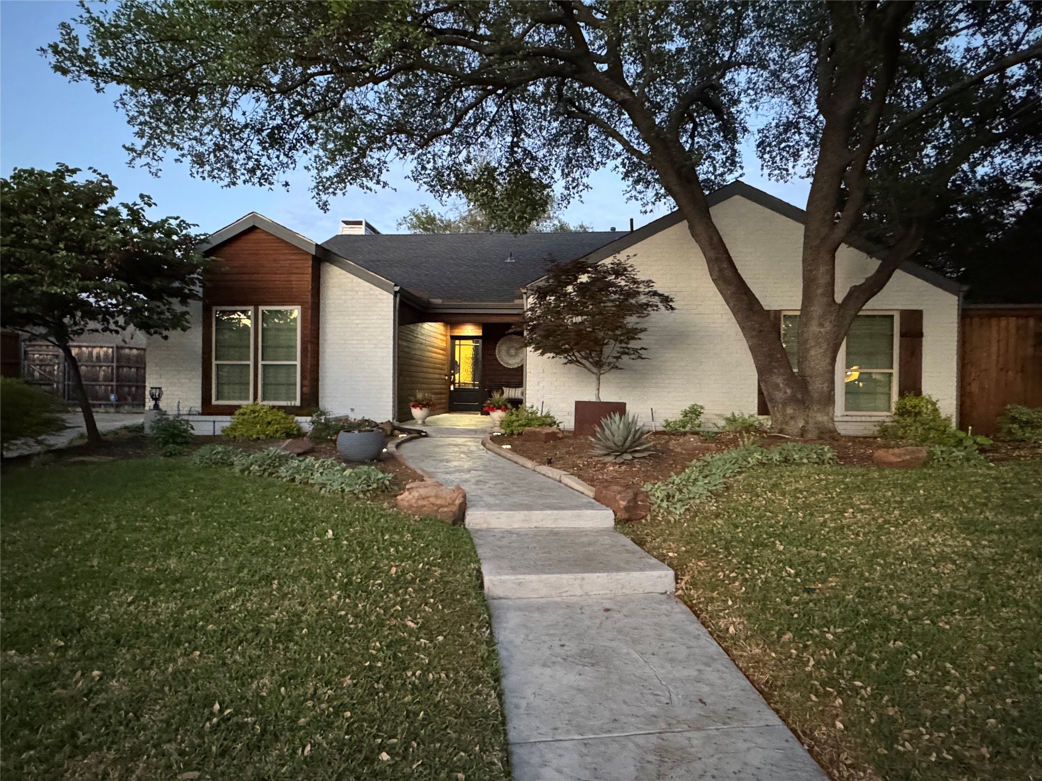 17216 Ikel Drive Dallas TX 75248