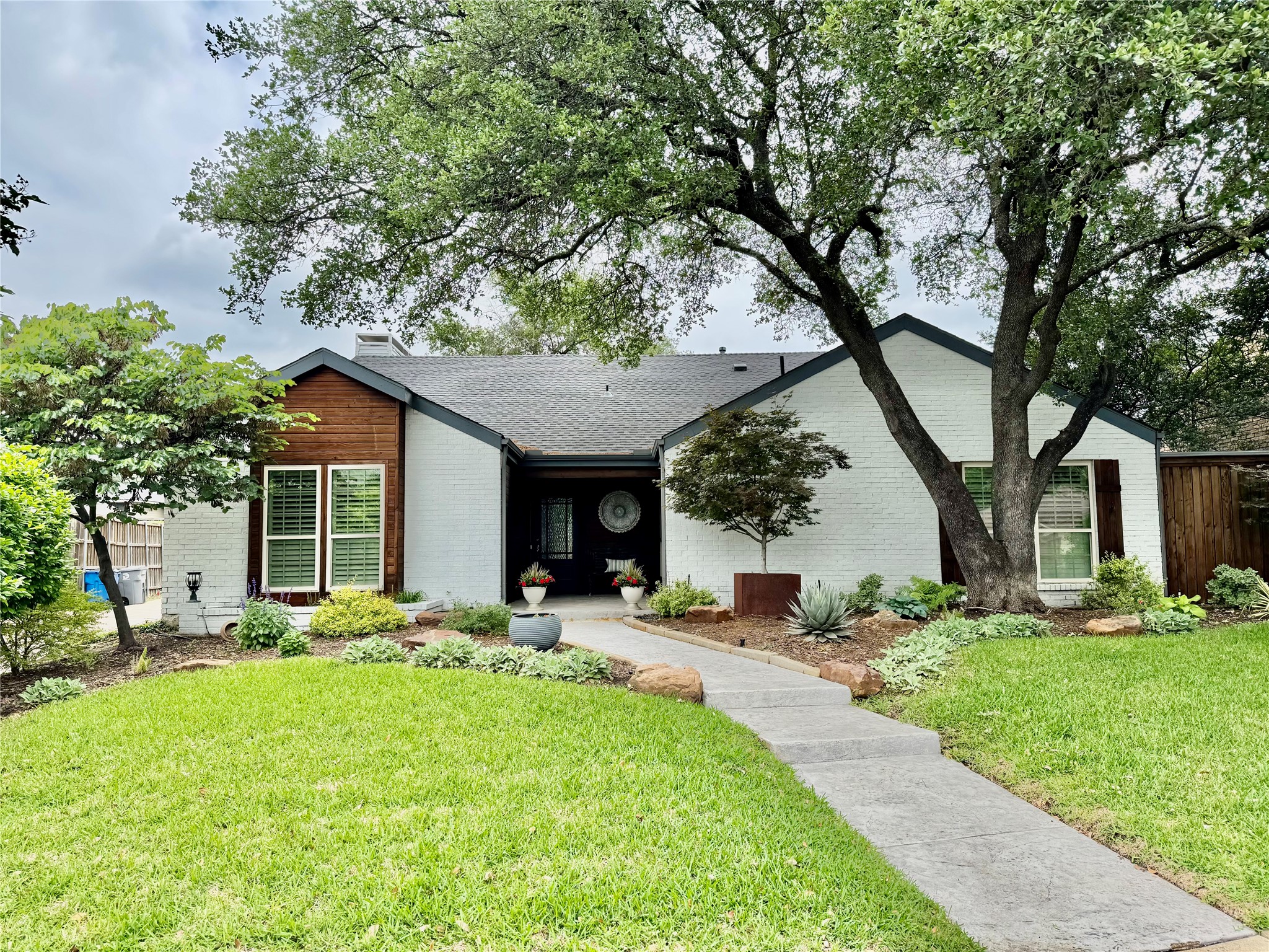 17216 Ikel Drive Dallas TX 75248