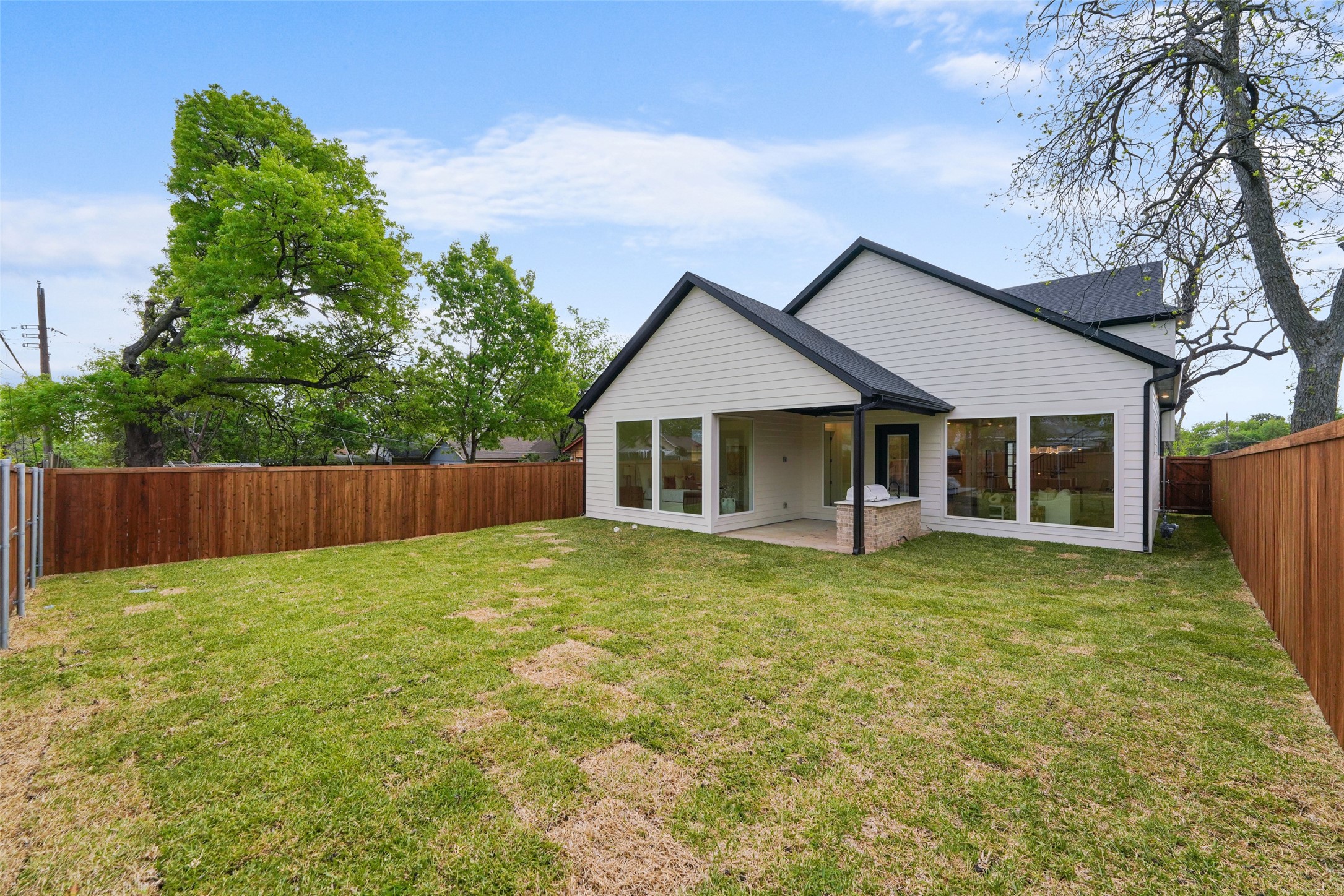 2619 Emmett Street Dallas TX 75211