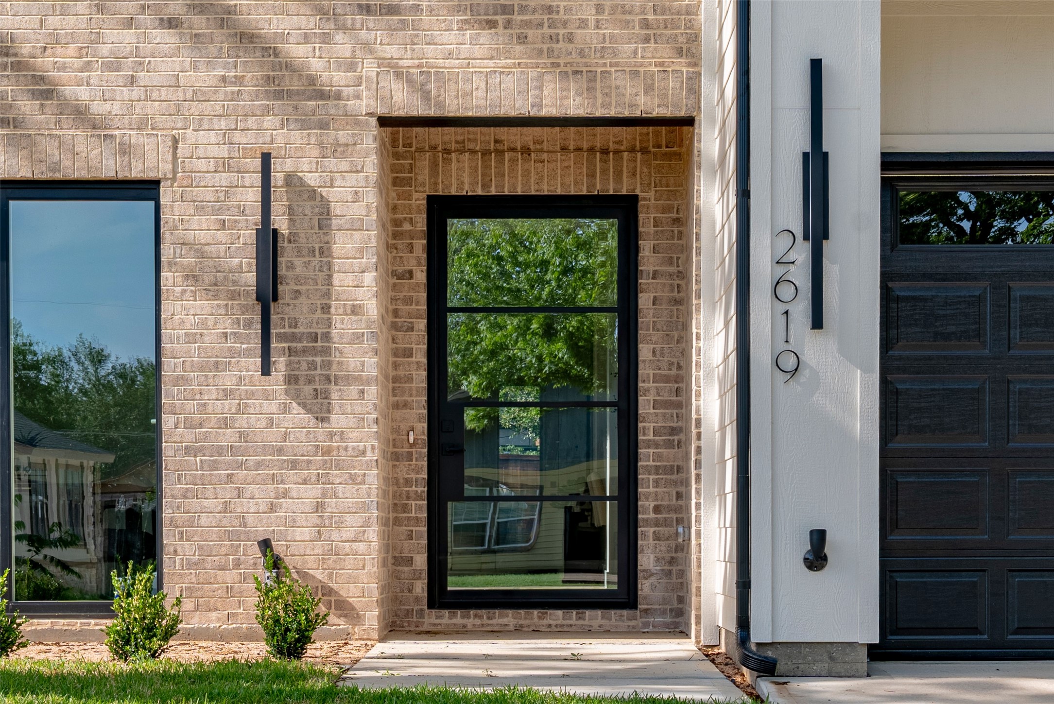 2619 Emmett Street Dallas TX 75211