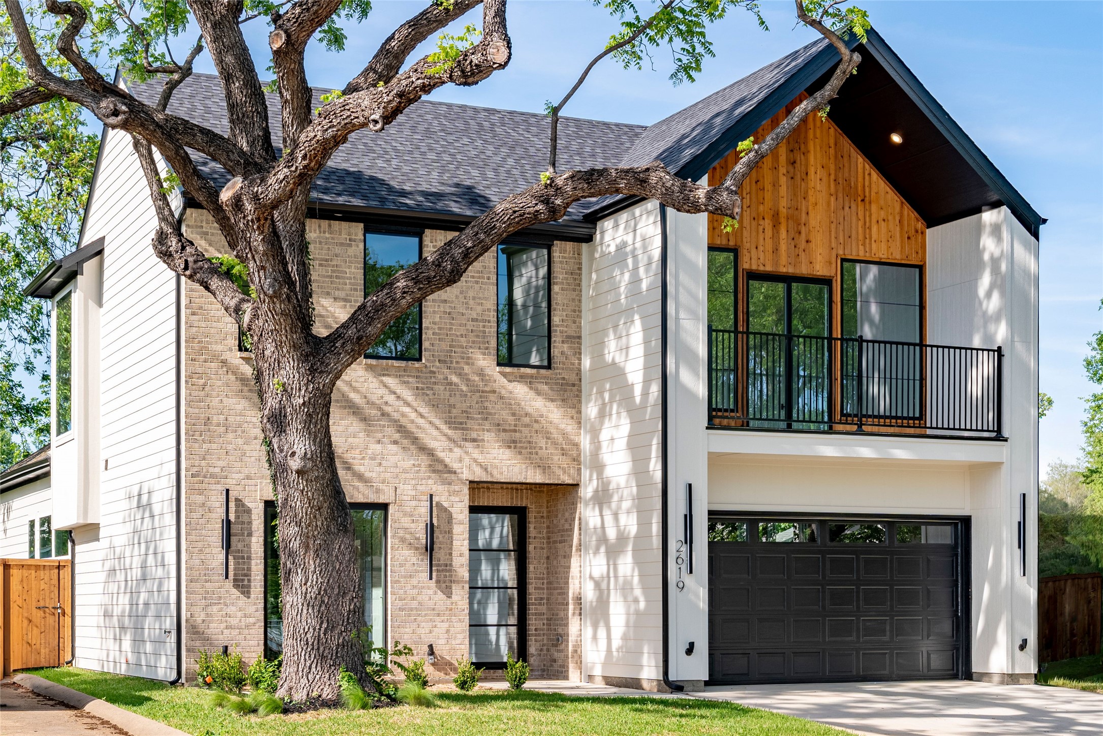 2619 Emmett Street Dallas TX 75211