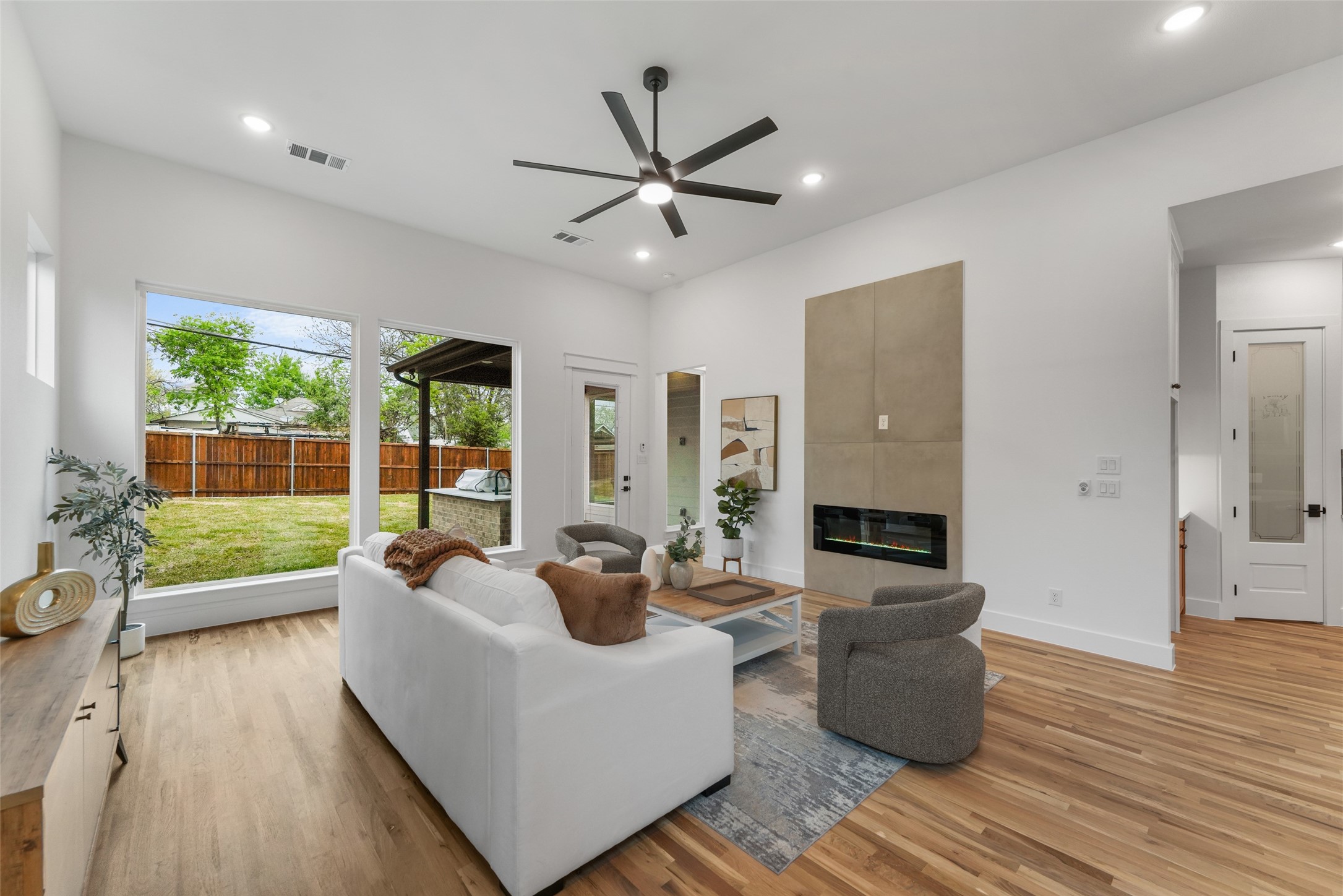 2619 Emmett Street Dallas TX 75211
