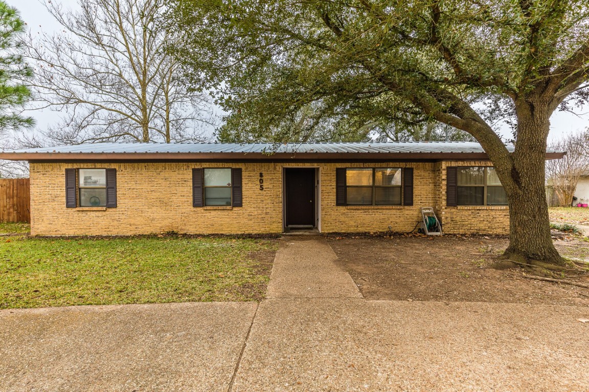 805 N Fullerton Avenue Dawson TX 76639