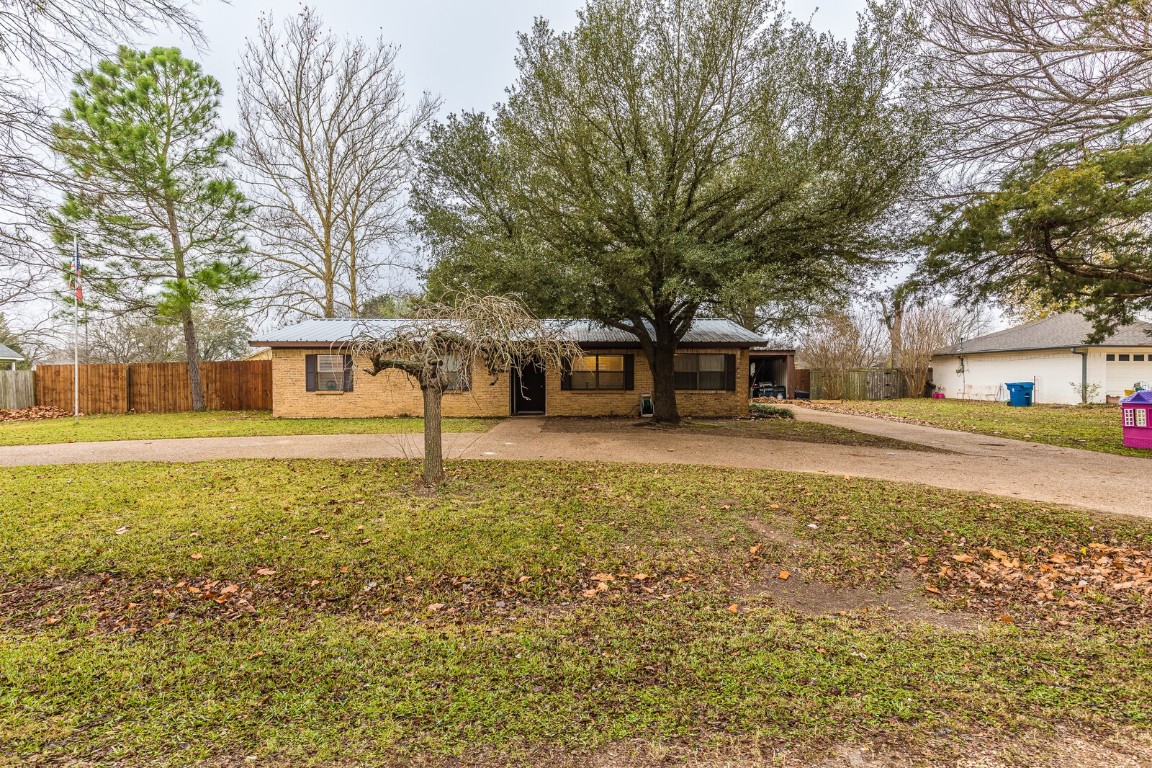 805 N Fullerton Avenue Dawson TX 76639