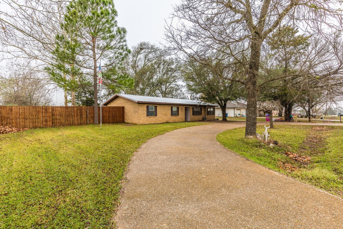 805 N Fullerton Avenue Dawson TX 76639