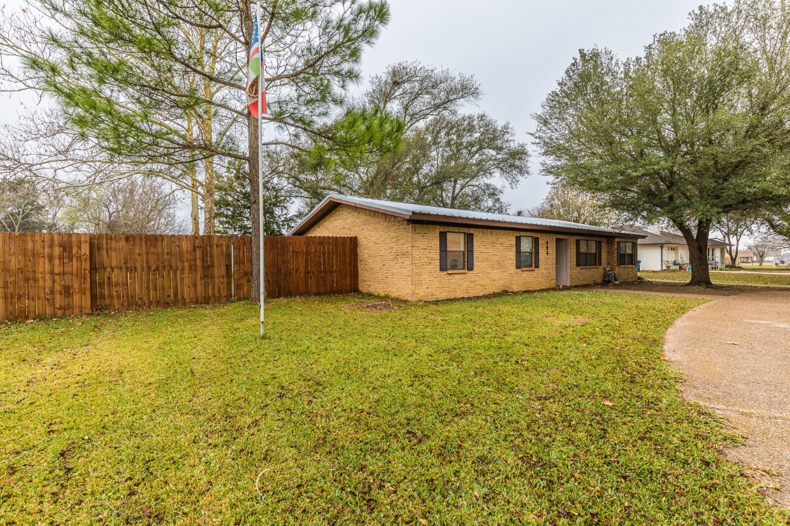 805 N Fullerton Avenue Dawson TX 76639