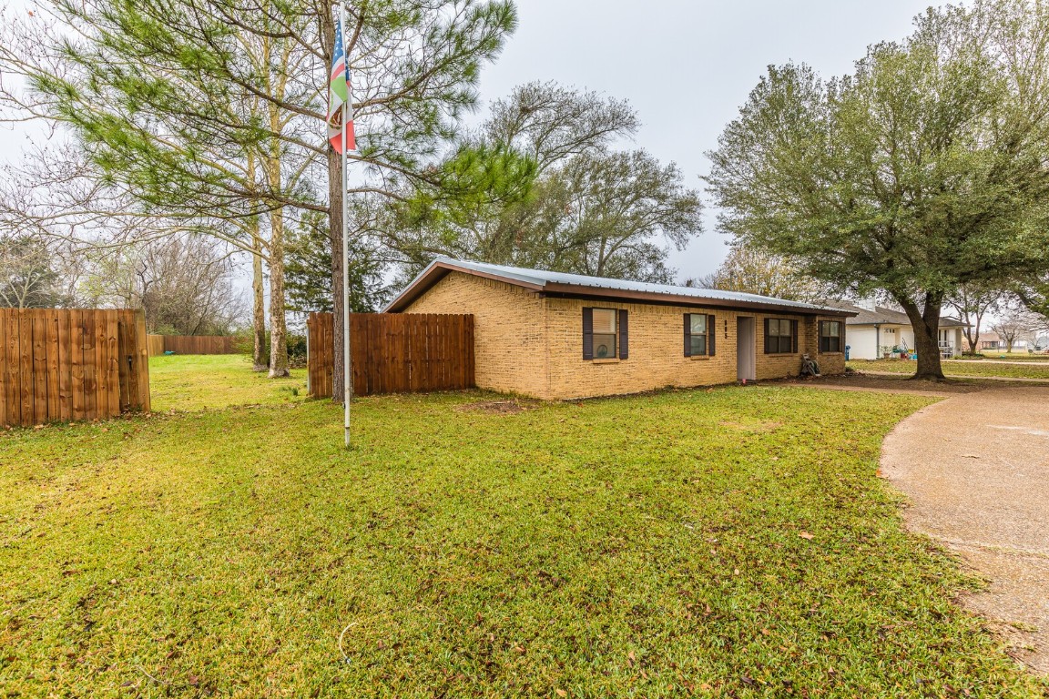 805 N Fullerton Avenue Dawson TX 76639