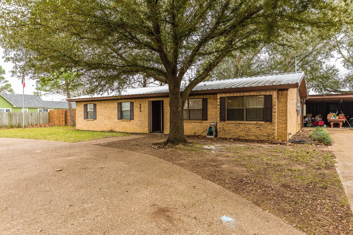 805 N Fullerton Avenue Dawson TX 76639