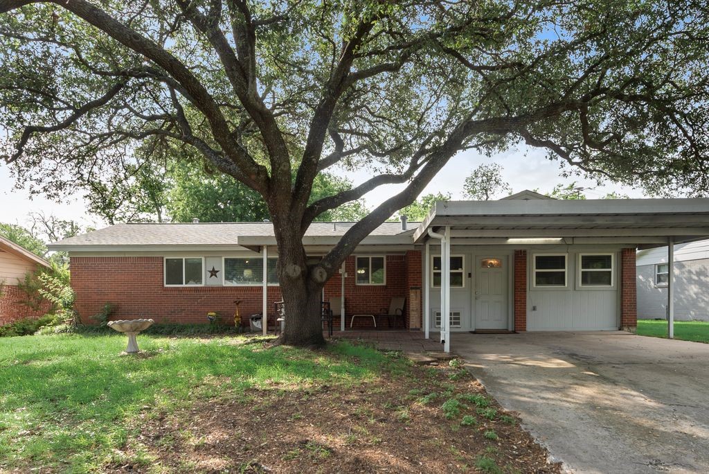 8857 Kate Street White Settlement TX 76108
