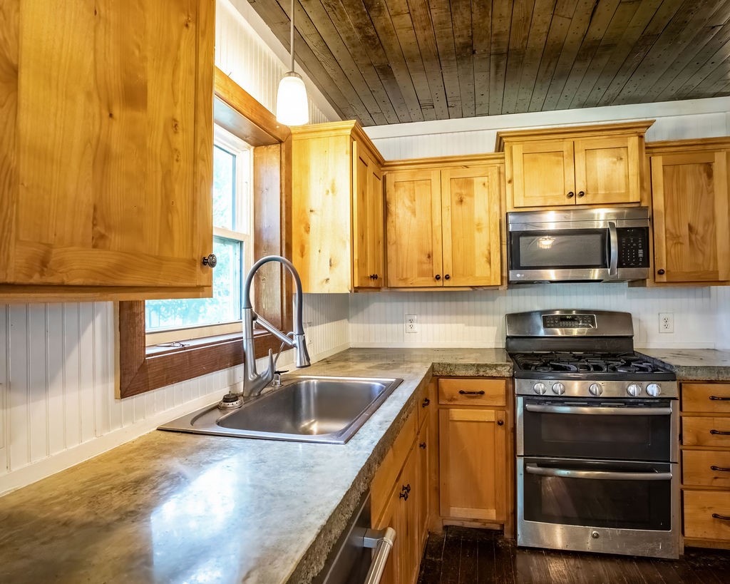 425 Gregg Street Albany TX 76430