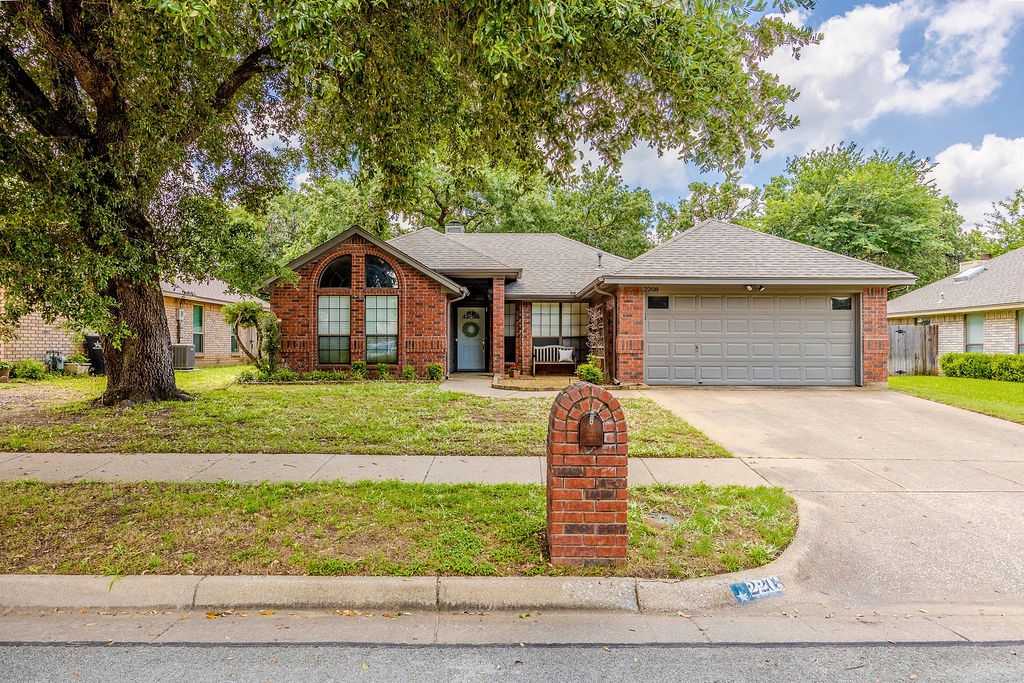 2208 Hunter View Court Arlington TX 76013