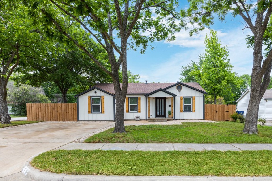 213 W Avenue G Garland TX 75040