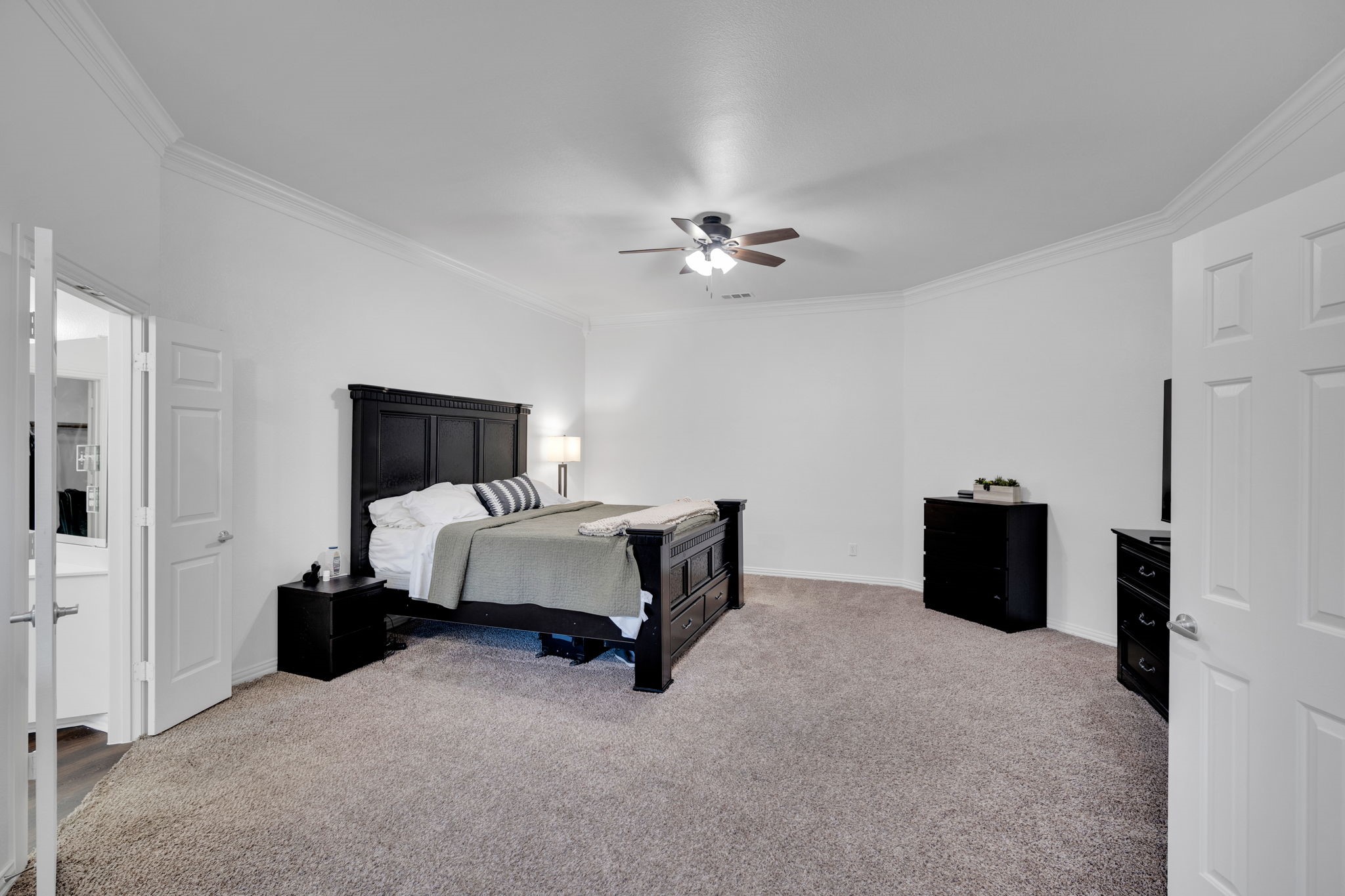 8204 Wildrock Drive Arlington TX 76001