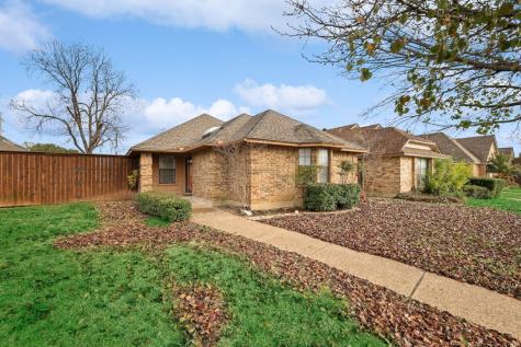 1194 Meadow Park Lane Grand Prairie TX 75052