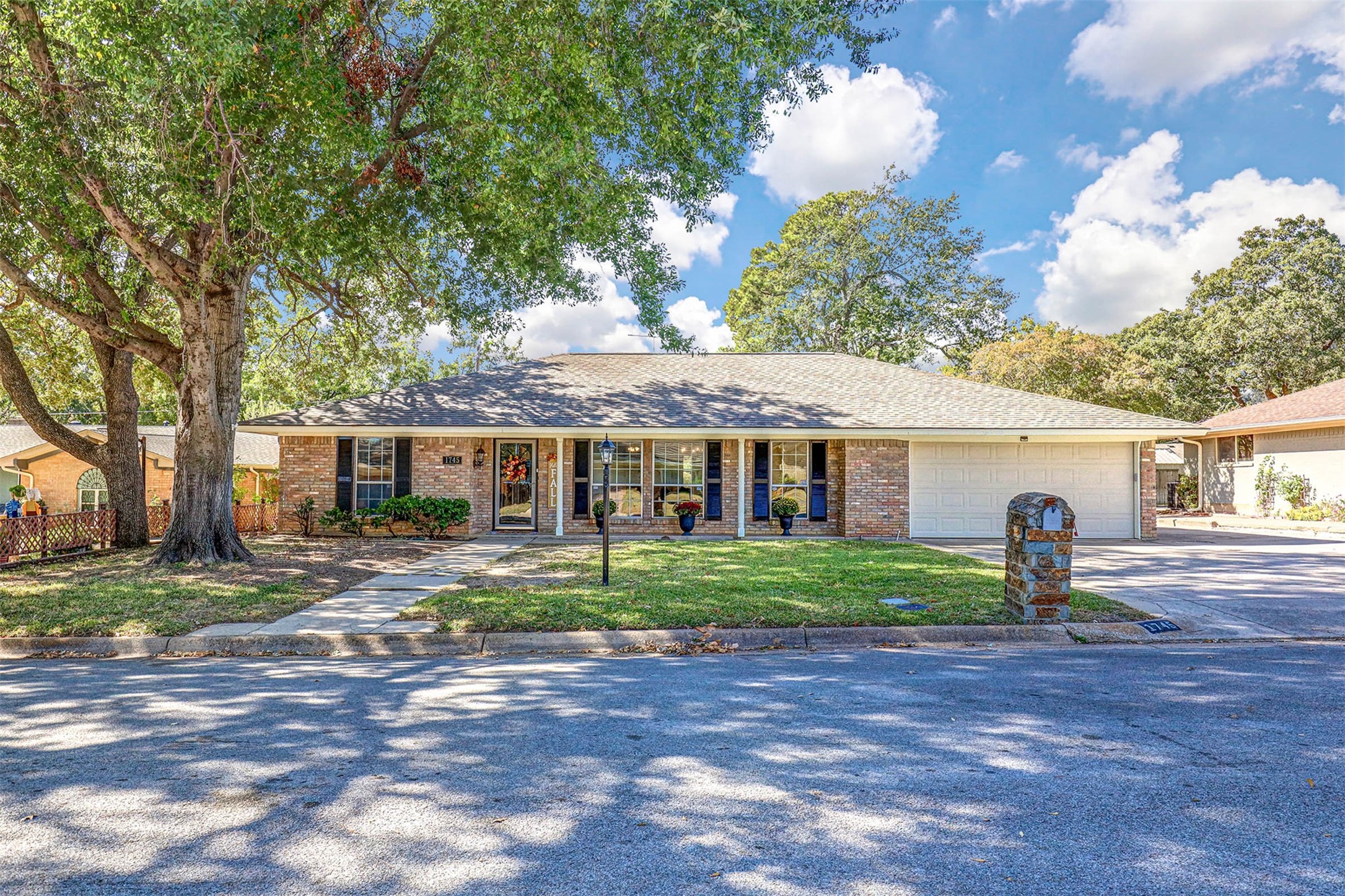 1745 Cynthia Lane Hurst TX 76054