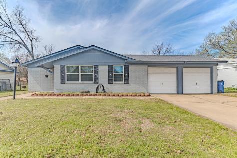 213 NW Jayellen Avenue Burleson TX 76028