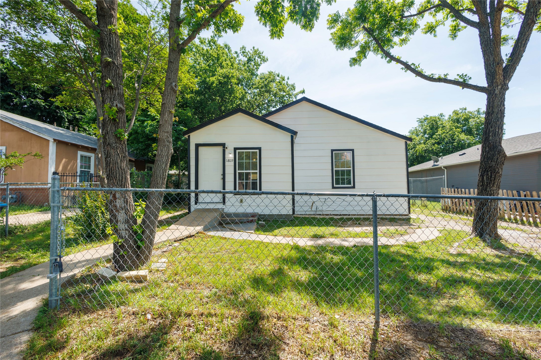 1809 Birdell Street Fort Worth TX 76105